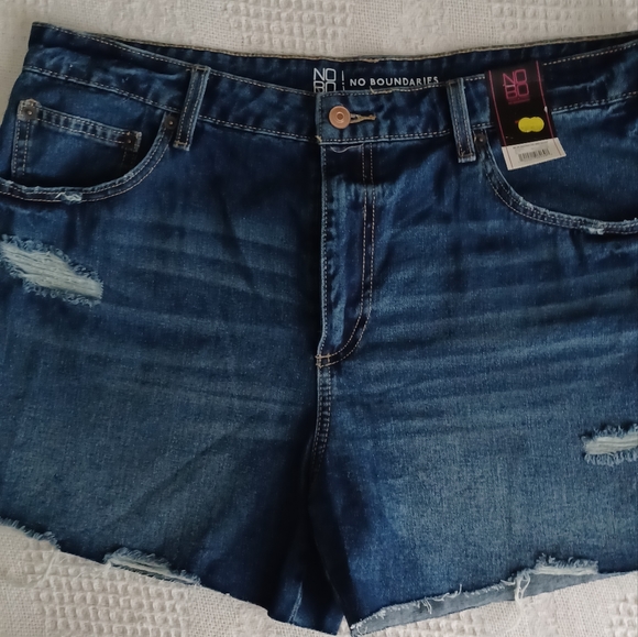 No Boundaries Pants - No Boundaries distressed jean shorts Size 17 NWT